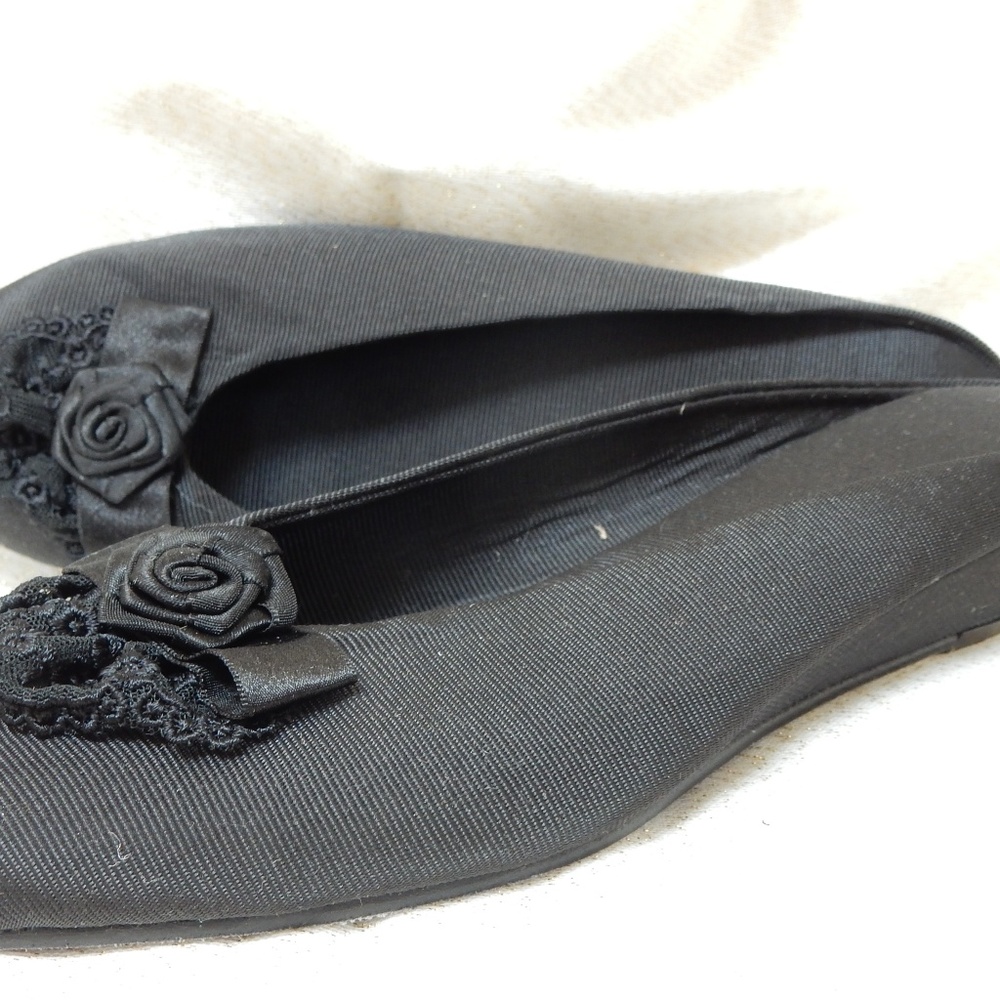 Never Worn Black Fabric Slip On Slippers